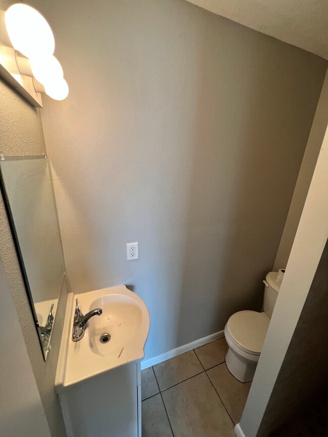 Building Photo - Lakeland Oregon Duplex