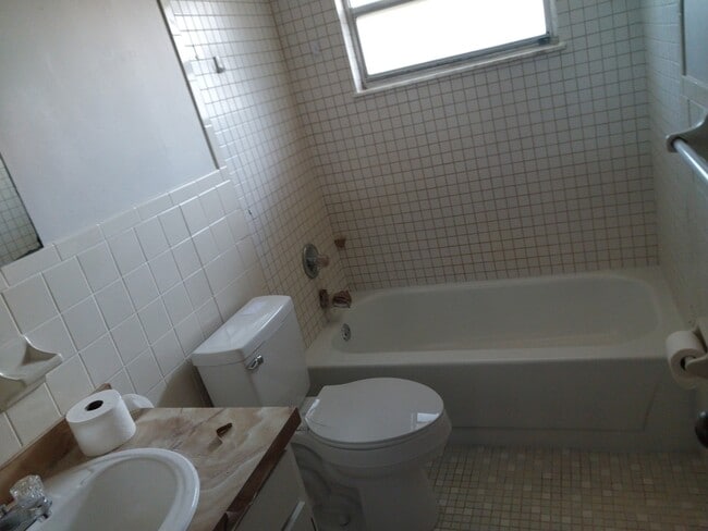 Building Photo - 2480 E Modern Ct