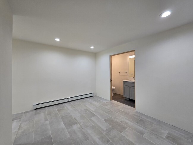 Building Photo - 76 E Wildflower Dr