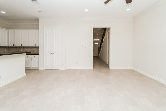 Building Photo - 2605 Cheshire Oaks Dr