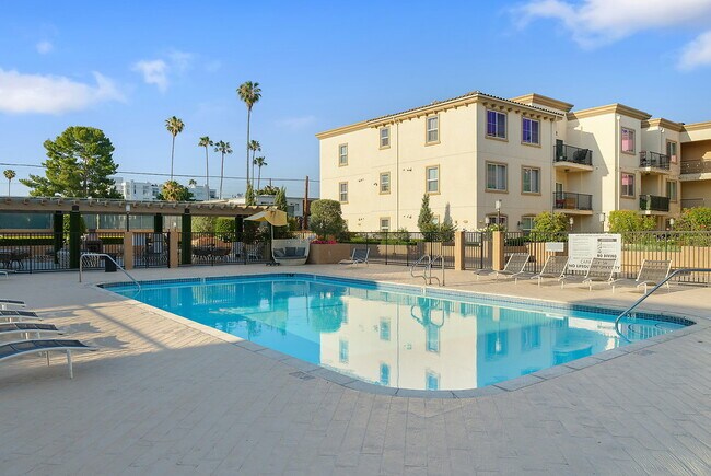 Building Photo - Avery