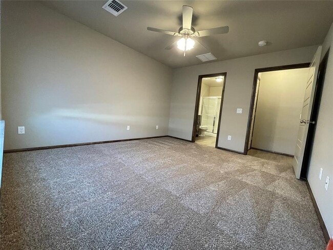 Building Photo - 2033 Sara Vista Dr
