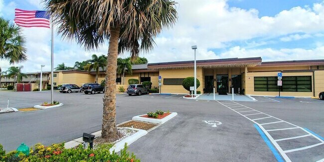 Building Photo - 7500 NW 5th Ct