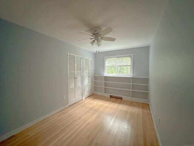 Building Photo - 182 Knoll Dr