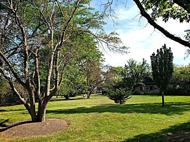 Building Photo - 865 Westmoreland Dr
