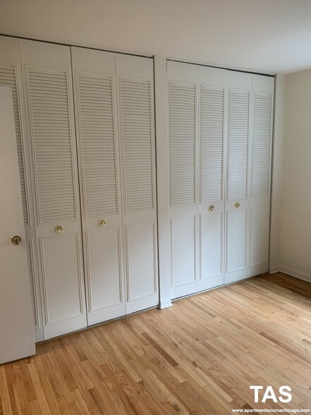 Building Photo - 540 W Roscoe St