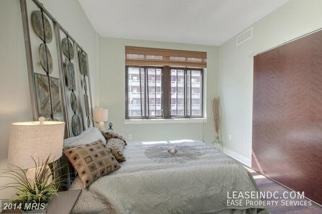 Building Photo - 809 6th St NW