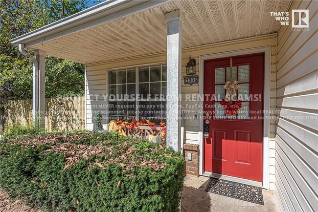 Building Photo - 3206 W Oakfield St