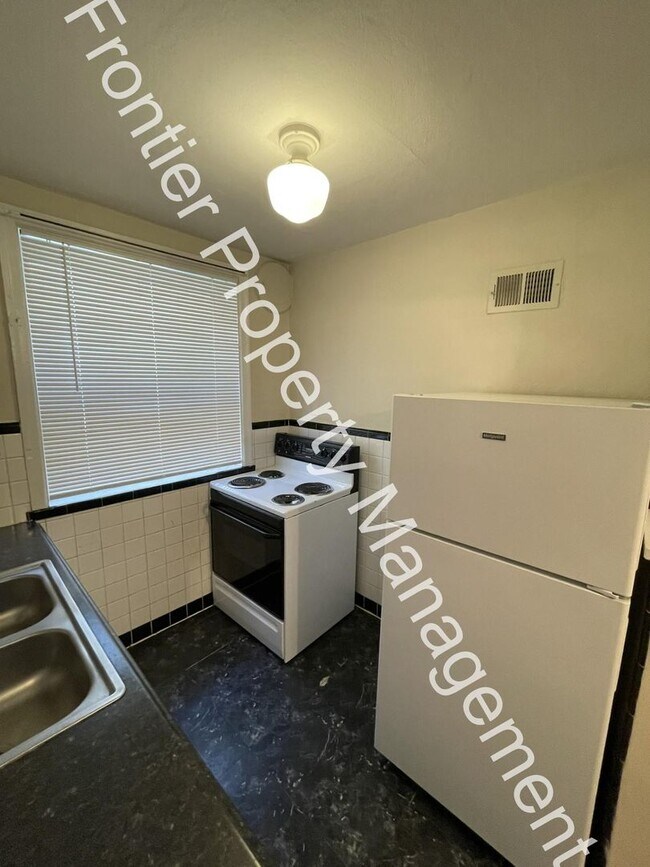 Building Photo - Charming 1-Bedroom Apartment