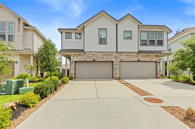 Building Photo - 641 Royal Arch Dr