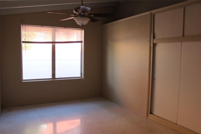 Building Photo - 1520 SW 5th St