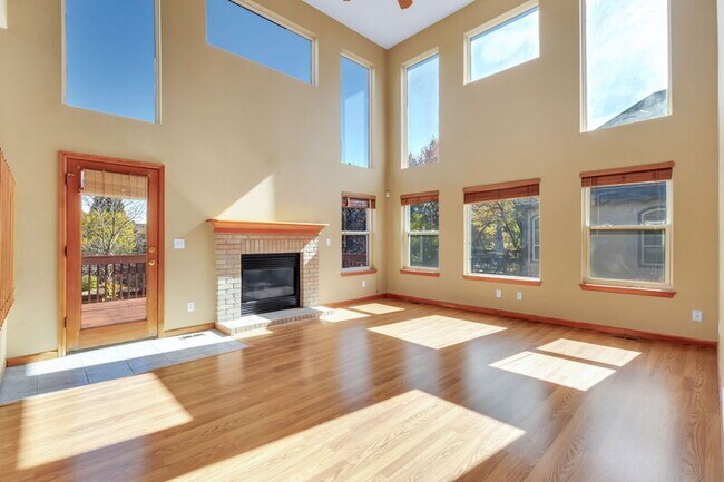 Building Photo - 9584 Las Colinas Dr