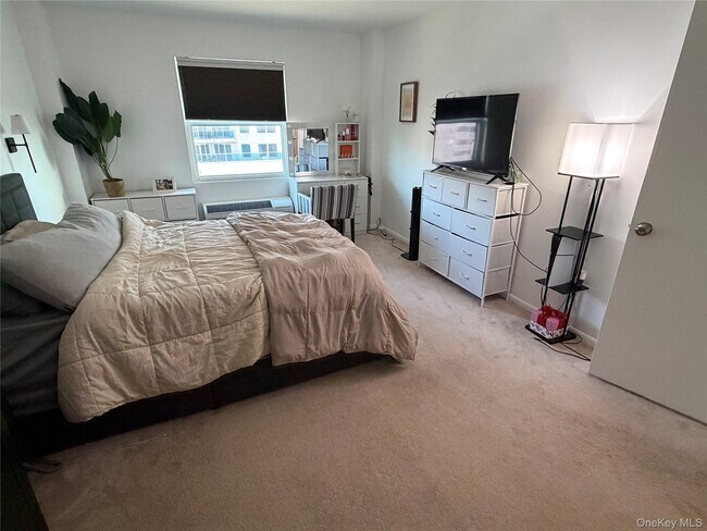 Building Photo - 360 Shore Rd