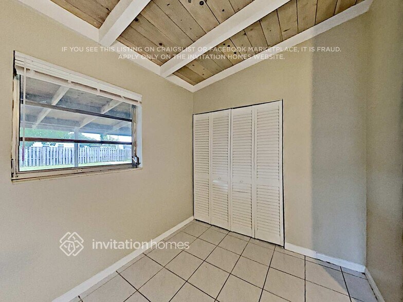 Building Photo - 1275 SW 28th Rd