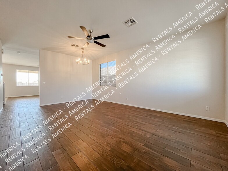 Building Photo - 9765 E Knowles Ave