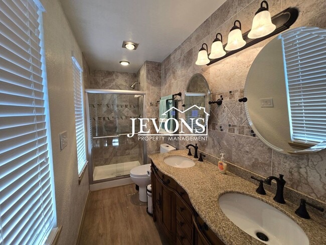 Building Photo - Lovely 3-bedroom home with fully equipped ...