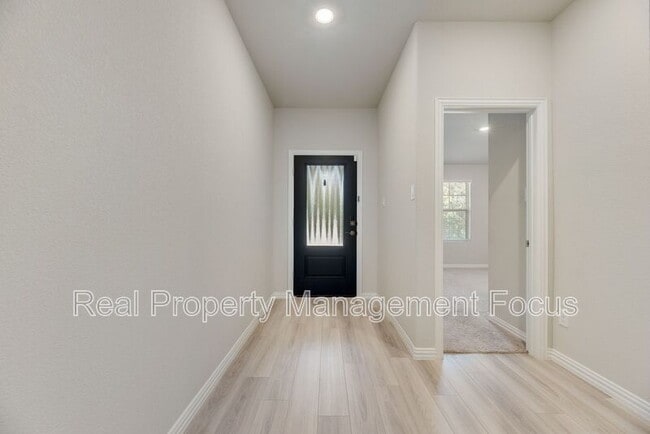 Building Photo - 203 Rocky Rd