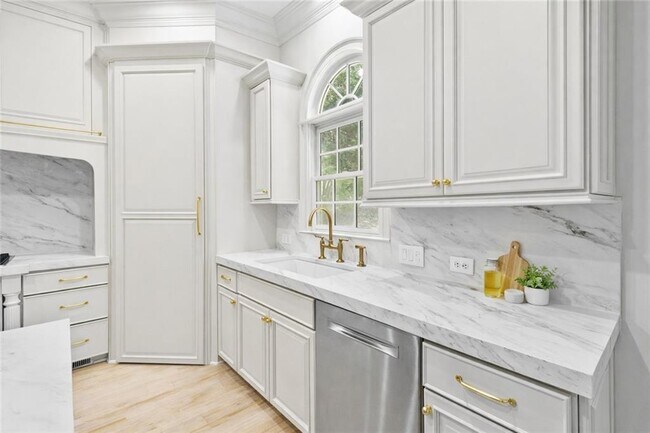 Building Photo - 7665 Ledgewood Way