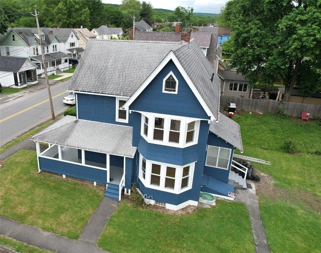 Primary Photo - 203 W Main St
