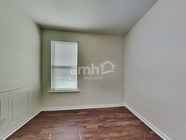 Building Photo - 391 Southwilde Way