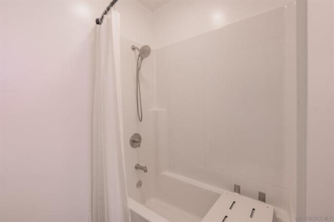 Building Photo - 2 Bed 2 Bath for Rent in Escondido