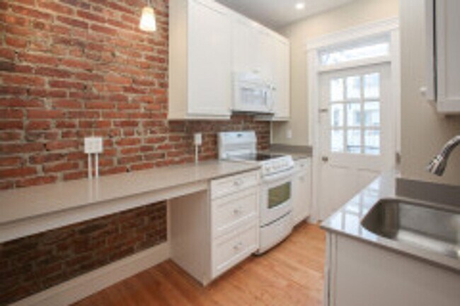 Building Photo - FENWAY 2 BR Apartment - 9/1