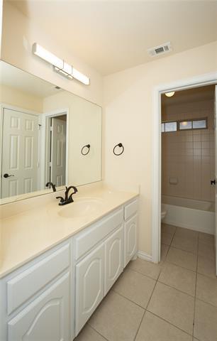 Building Photo - 7860 Ashcroft Ln