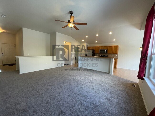 Building Photo - 420 Territory Ln