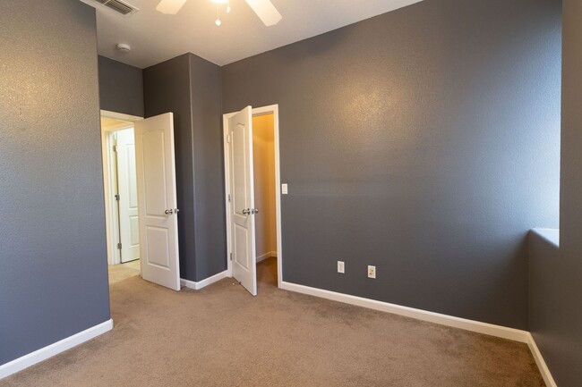 Building Photo - Mountain House-A Commuter's Dream!