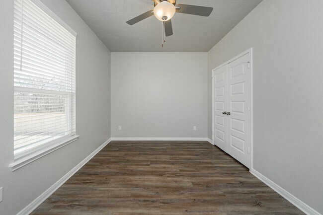 Building Photo - Where Style Meets Comfort: Elevate Your Li...