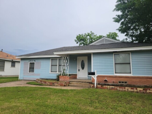 Primary Photo - ****3 BEDROOM IN GARLAND**** $1700.00