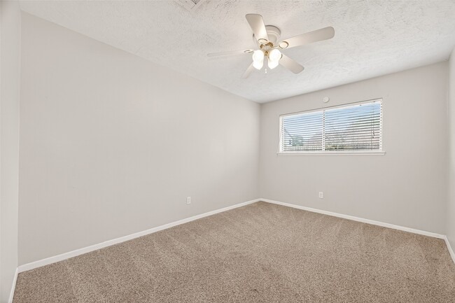 Building Photo - 21318 Park Brook Dr