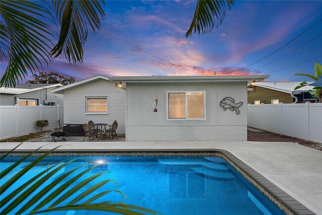 Building Photo - 5635 20th Ave N