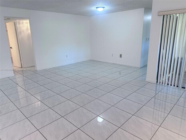 Building Photo - 8810 SW 123rd Ct