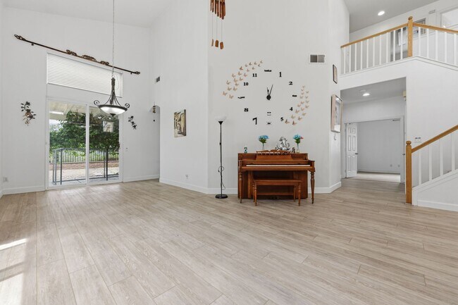 Building Photo - 46145 Via La Colorada