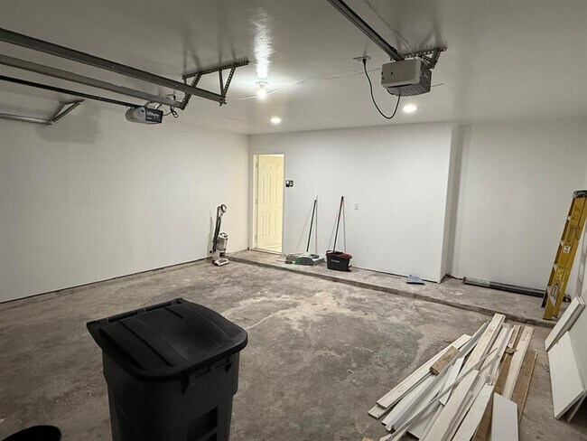 Building Photo - 2812 Forest Hills Dr