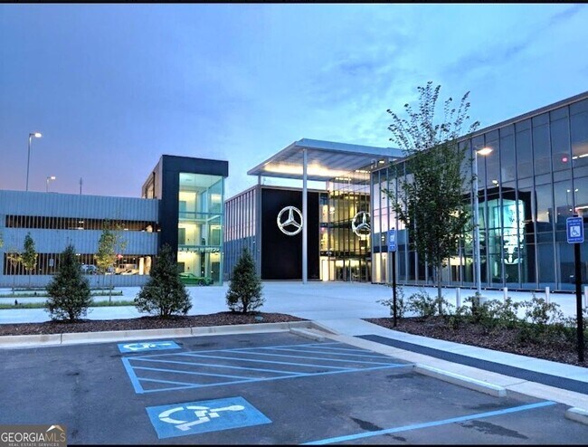 Building Photo - 6980 Roswell Rd