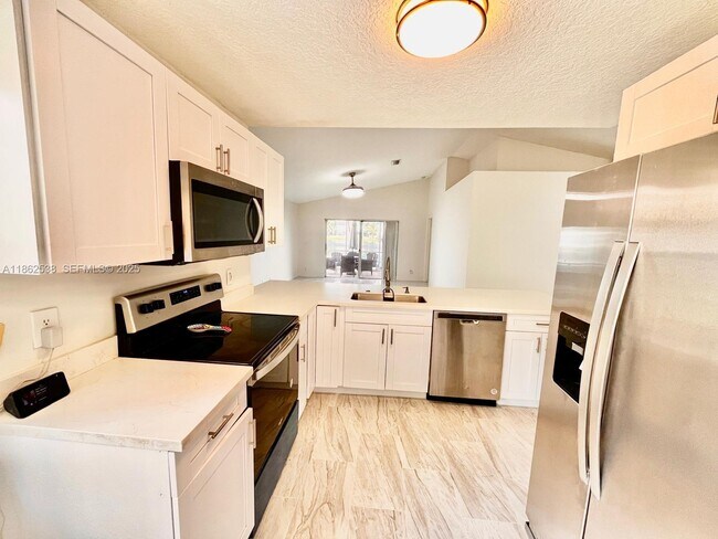 Building Photo - 1841 SW 176th Ave