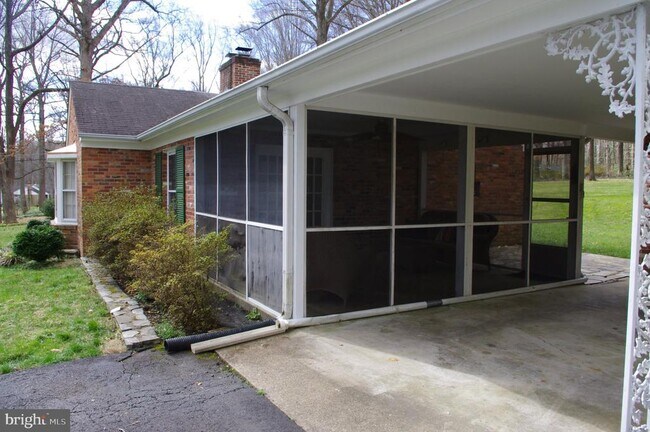 Building Photo - 9001 Glenbrook Rd