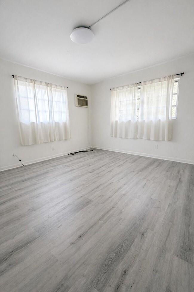 Building Photo - 1500 S 20th Ave