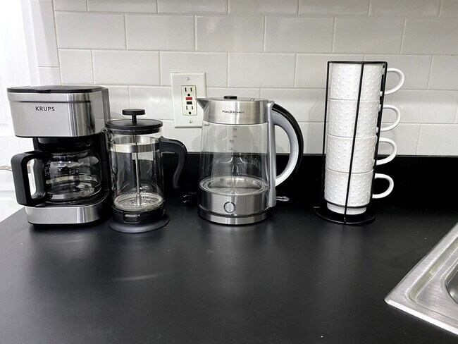 Building Photo - 310 E 103rd St