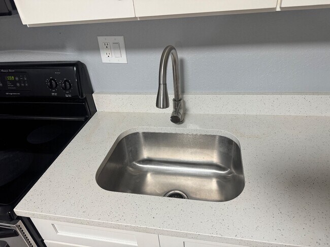 Building Photo - 3416 S 70th St