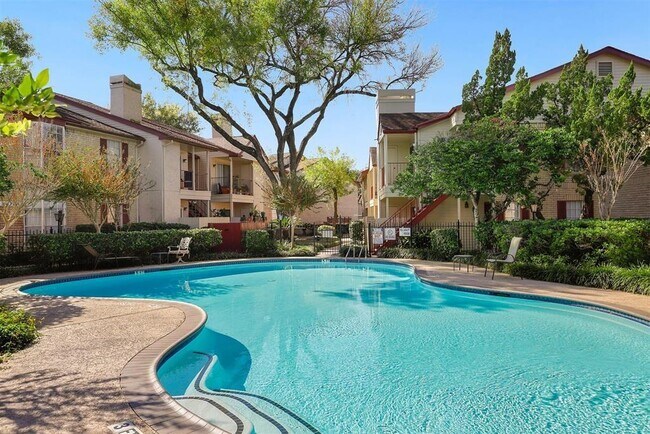 Primary Photo - 2120 El Paseo St