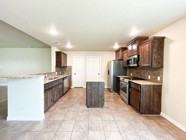 Building Photo - Available 7/11/2025 Beautiful 1 story, 5 b...