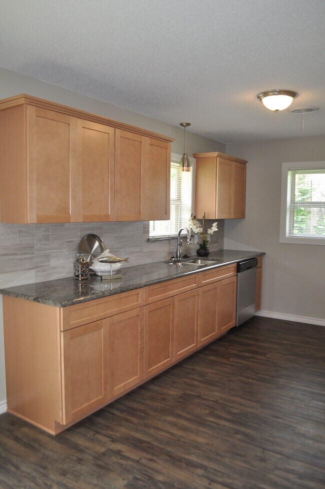 Building Photo - 817 Mulkey Ln