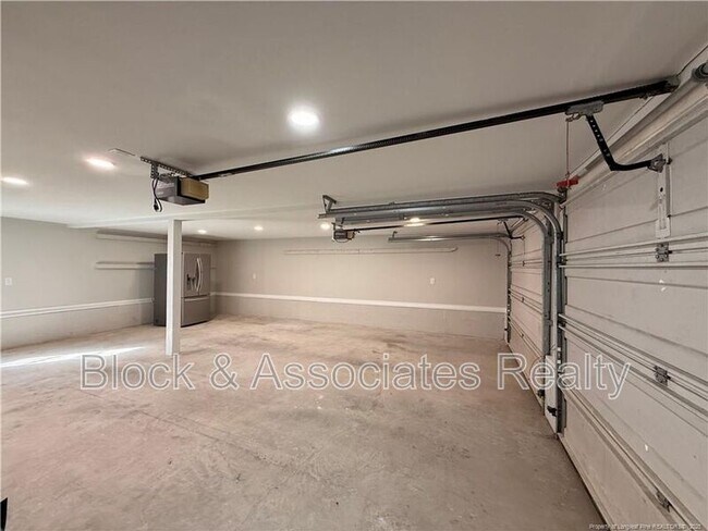 Building Photo - 1610 N Stonegate Dr