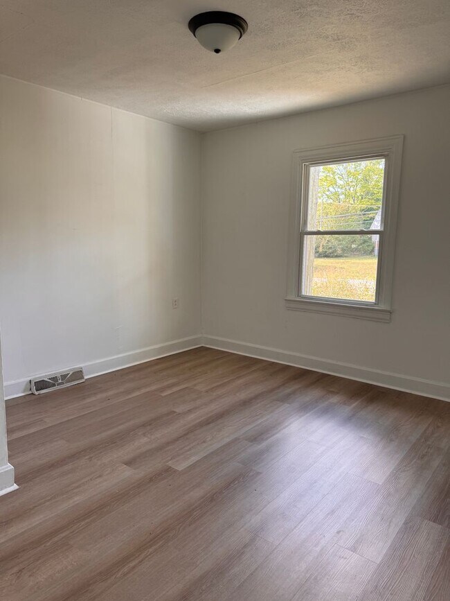 Building Photo - 4641 Shula Dr