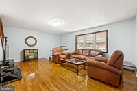 Building Photo - 3595 Oakhill Rd