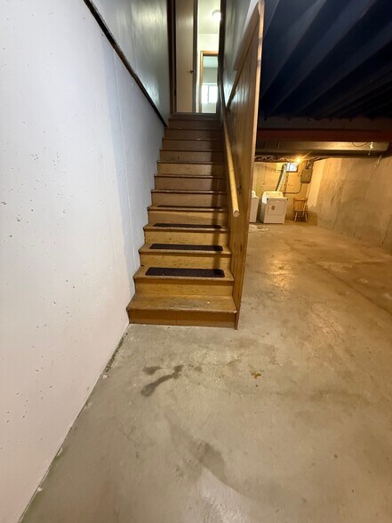 Building Photo - 542 S Newman Rd