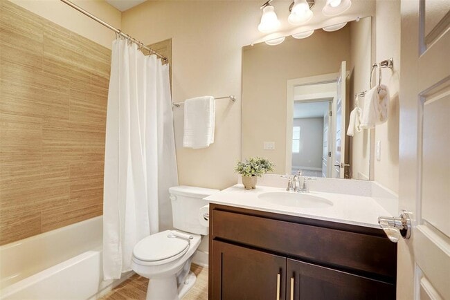 Building Photo - 1603 Arcilla St